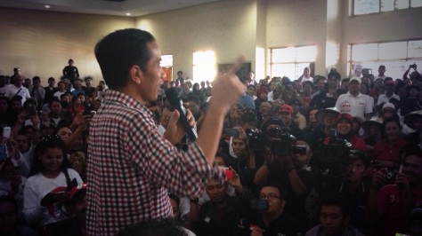 Menemani Jokowi menyapa relawan
